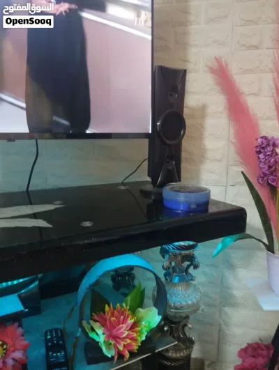 شاشه 43 بوصه مع جهاز صوت 2