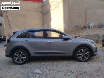Kia Niro SX Touring 4