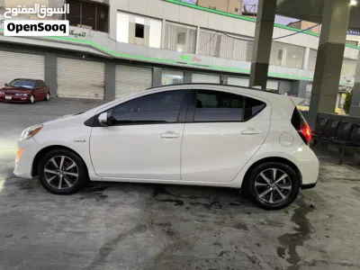 Toyota Prius Prius C 2