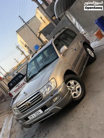 Toyota Land Cruiser VX 2