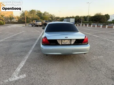 Ford Crown Victoria LX 2