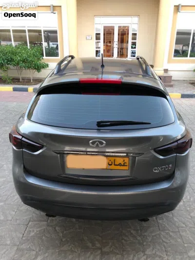 Infiniti QX70 Sport 3