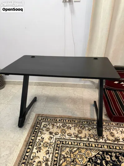 طاوله كاربون فايبر استخدم بسيط جدا شبه جديده 2