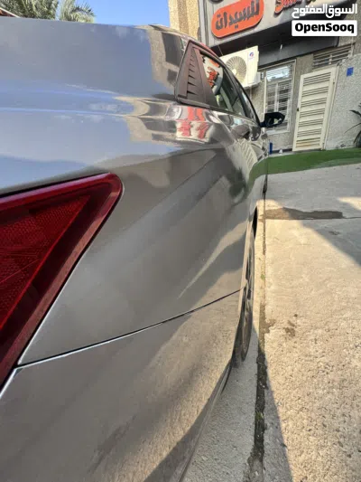Hyundai Elantra SEL 3