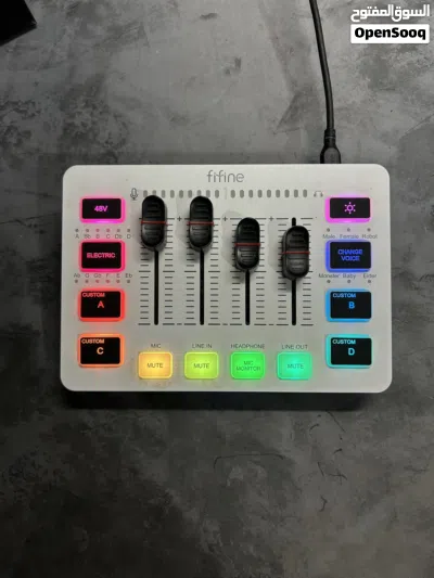 للبيع طقم بث/قيمنق كامل (FIFINE K688 + مكسر + ستاند 4