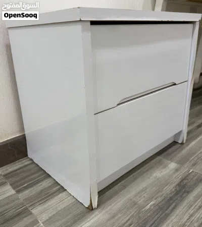 طاولة جانبية للسرير 3