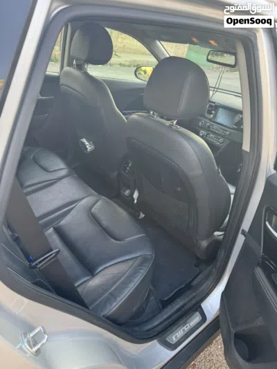 Kia Niro EX 4