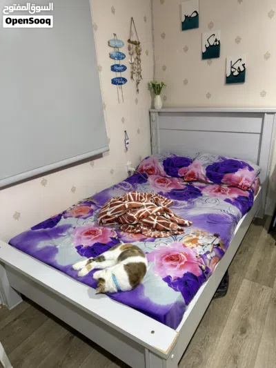 QUEEN SIZED BED WITH MATTRESS/ WITHOUT 2