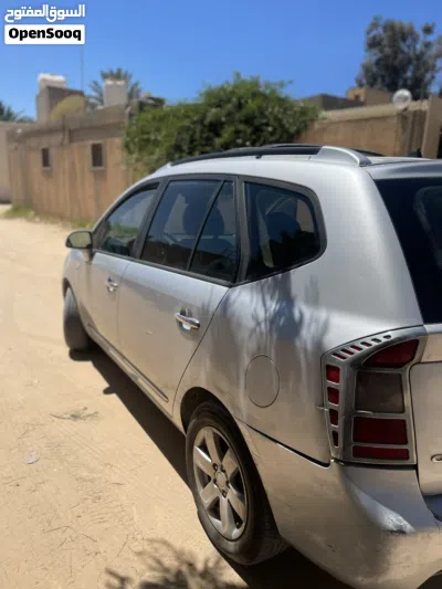 كيا كارينز Standard 4