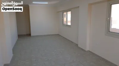 للإيجار السنوي شقة 200م تشطيب فاخر الحى التاسع شارع الجامعة – العبور 2
