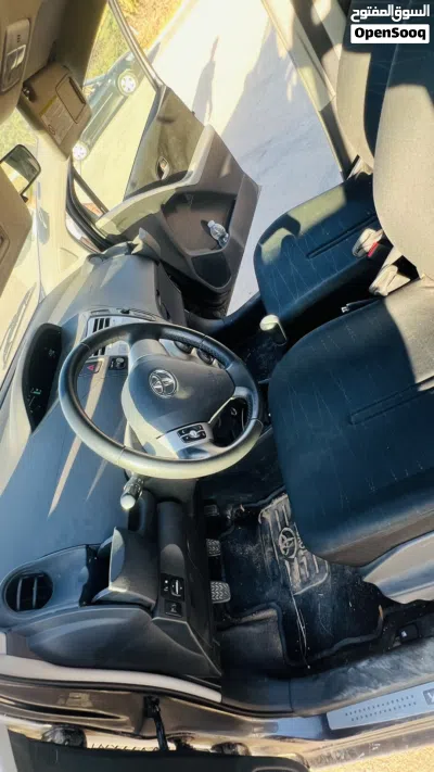 Toyota Yaris SE 2