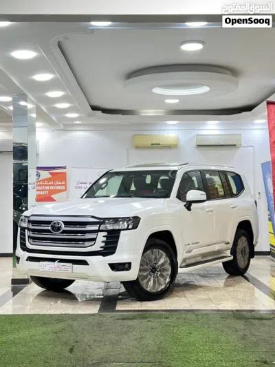 Toyota Land Cruiser GXR 2