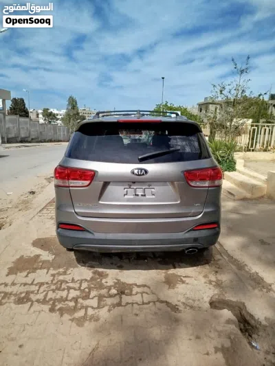 Kia Sorento EX 2