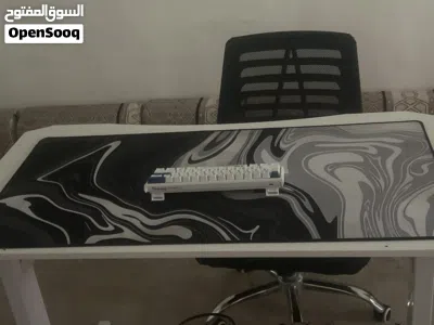 للبيع طاوله ماوس باد و كيبورد 2