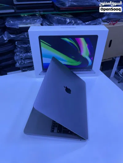 للبيع MacBook Pro 2020 بحالة ممتازة ونظيف جدًا المعالج: Apple M1 الرام: 8GB 2