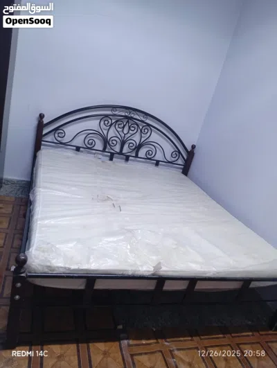 KING SIZE BED WITH MATREES GOOD CONDITION (6FEET BY 6FEET) (190x190) - SERIOUS BUYER 2