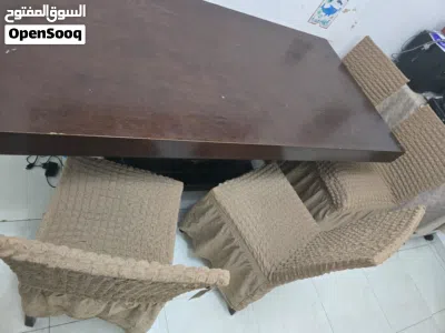 طاولة طعام بحالة جيدة تفك وتركب إلى قطعتين خشب تقيل 2