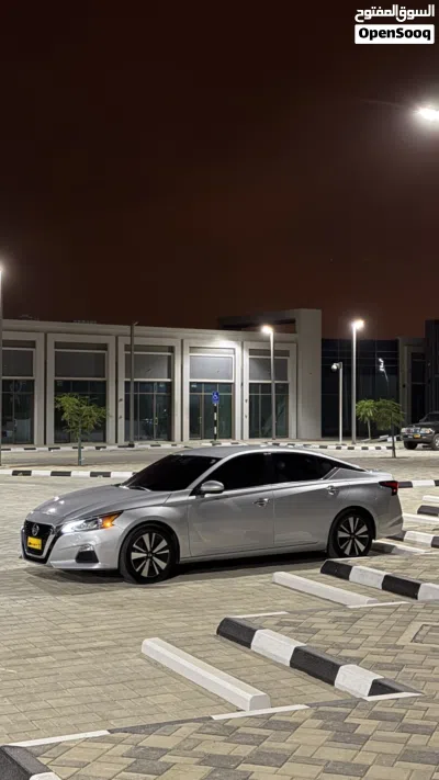 Nissan Altima SV 2