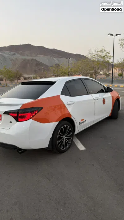 Toyota Corolla SE 4