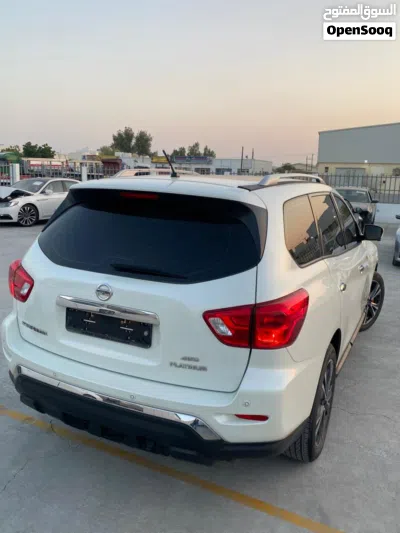 Nissan Pathfinder XE 3