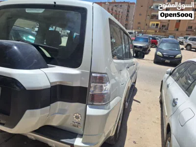 Mitsubishi Pajero GLS 4