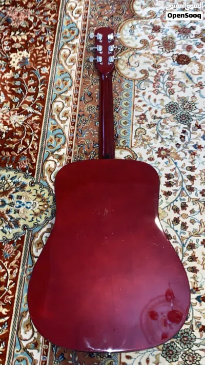 للبيع جيتار Squier SA-150 الأصلي بحالة جيدة جدًا، مناسب للمبتدئين ومحبي العزف، بسعر ممتاز. 3