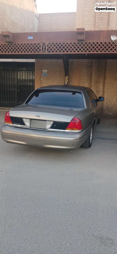 Ford Crown Victoria Standard 3