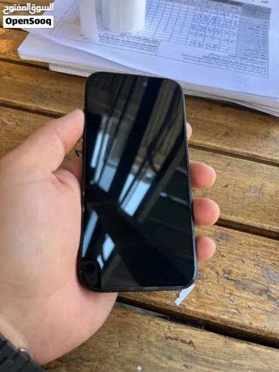 black iphone 15 2
