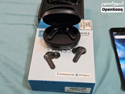 Nokia 8 phone with Bluetooth earphones 3