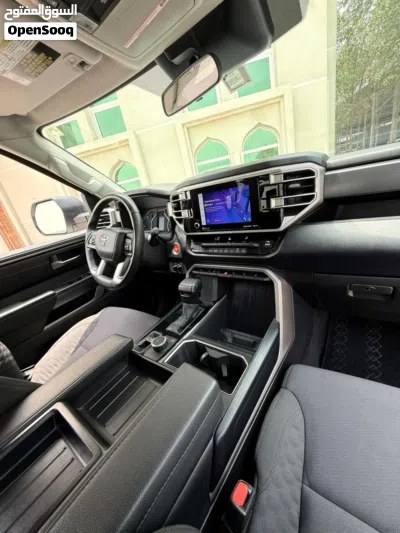 Toyota Tundra SR5 4
