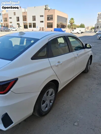 Toyota Yaris Basic 2