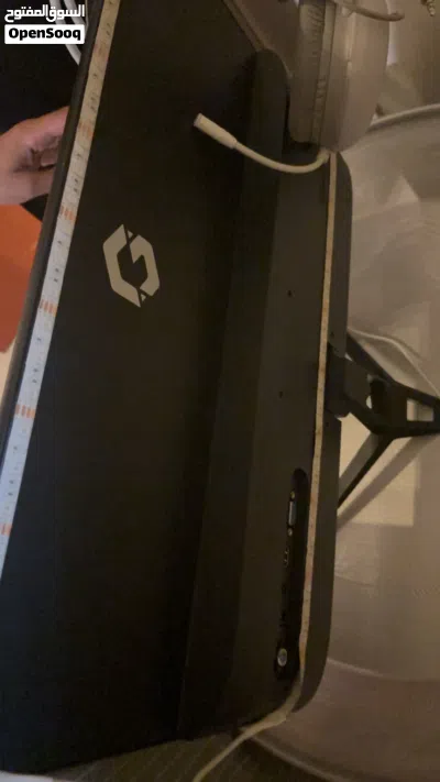 للبيع شاشه و مايك و سماعه نضيفه و ليت للشاشه و مع الوايرات كل شي قابل للتفاوض 3
