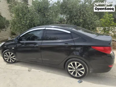Hyundai Accent Standard 3