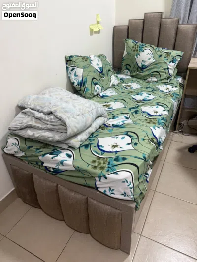 Bed with full set and wardrobe 2