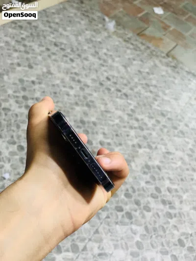 أيفون للبيع 4
