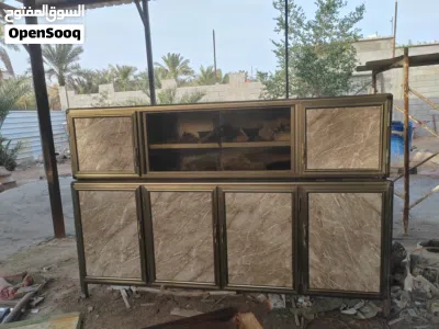 كاونتر المنيوم 3 قطع ( اثنين ارضي ووحده تعليك ) وواحد ثاني وقطعتين ( ارضي وتعليك) وبوفيه صاج اصليه 3