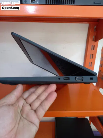 الشاشة لمس . dell . المعالج كور اي 7 الجيل 7 من فئة HQ . الهارد 256 ssd الرام 8 4