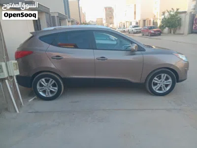 Hyundai Tucson GL 2