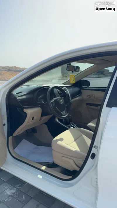 Toyota Yaris SE 2