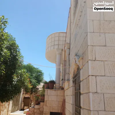 عقار للبيع مكون من طابقين تسوية وارضي ثلاثة واجهات حجر بمواصفات هندسية ومنطقة هادئة عمر البناء 2015 4