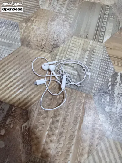 لبيع سماعات واير تشغل على اجهزه انفكس وهونر وسعره لوحده بيه مجال وكلهن وسعره بيه مجال 3