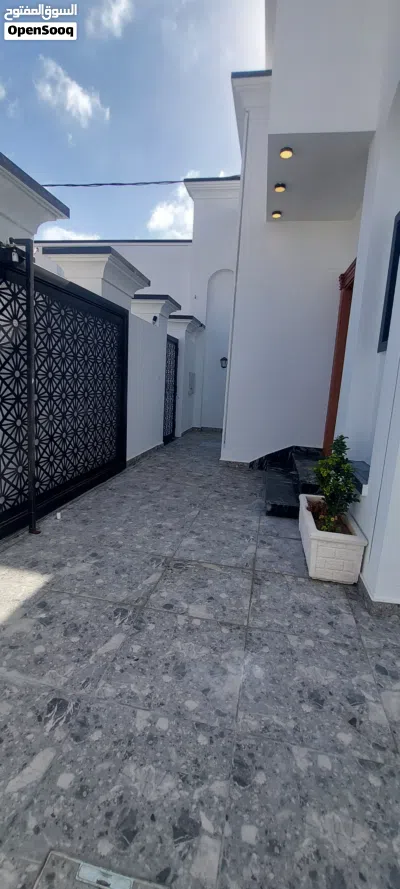 عدد ثلاثه فلل ارضيه للبيع عين زارة قرب مدرسة جابر بن حيان 3