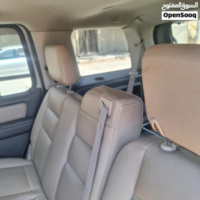 Ford Explorer XLT 4
