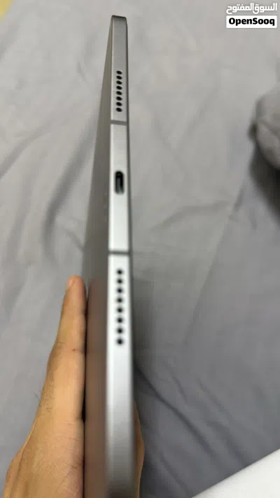 آيباد برو 2022 مع شريحه و وافاي M2 256 GB 3