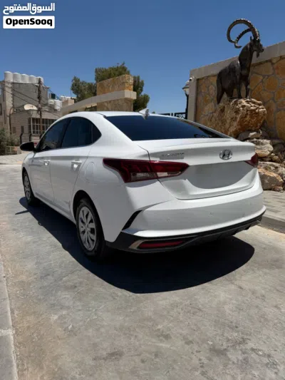 Hyundai Accent Standard 3