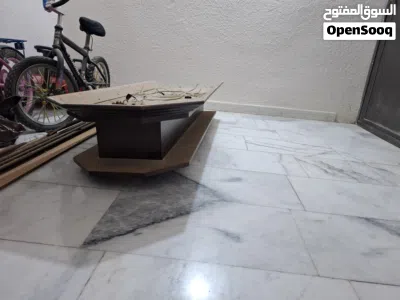 انارة مطبخ خشبية فوق طاولة الجرانيت تحتوي على ثلاث سبوتات 4