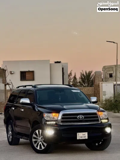 Toyota Sequoia SR 5 2