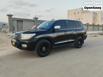 Toyota Land Cruiser GXR 2