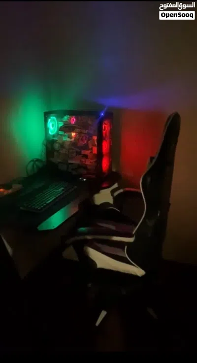 للبيع pc مع طاوله وماوس وكيبود 2