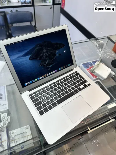 MacBook Air 2012 مع شاحن 4